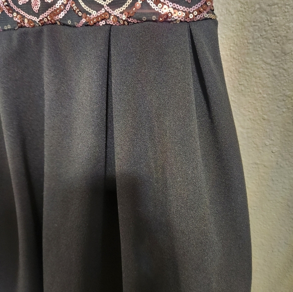 Juniors semiformal gown size 9 - Picture 2 of 8